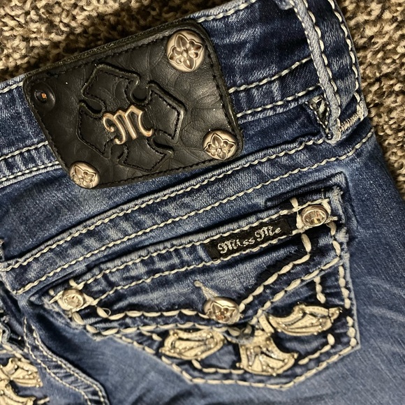 Miss Me Cuffed Capris Size 25 - Picture 5 of 8